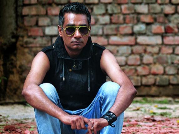 Q-on-the-road-1_Q-_2649007g